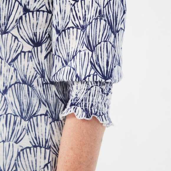 FDJ Seashell Print V-Neck Top Navy White Smocked Cuff Lightweight Blouse Small - Picture 4 of 10